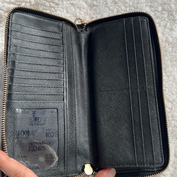 Michael Kors long wallet - Picture 4 of 8